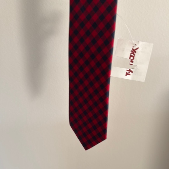 Tommy Hilfiger Red and Navy Necktie - Picture 1 of 7